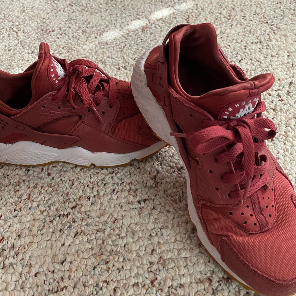Red Nike Huarache Size 8.5